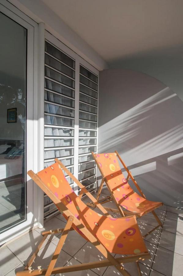 Апартаменты Un Pied-A-Terre Face A La Marina Le Marin Экстерьер фото